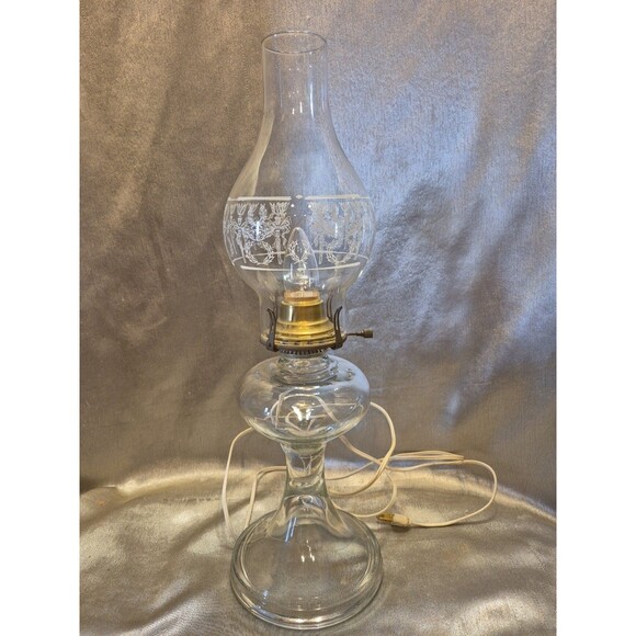 VTG GLASS KEROSENE REFURBISHED ELECTRIC LAMP & CHIMNEY W/WHITE DESIGN 18.5"